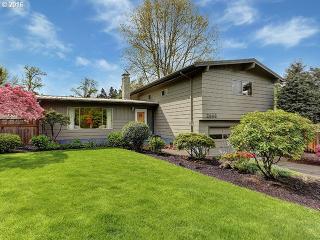 2666 Mulberry Dr, Portland, OR 97267-4559