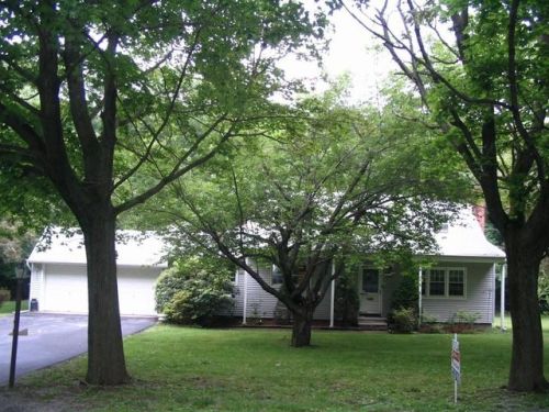 352 Otterhole Rd, West Milford Lakes NJ  07480-4159 exterior