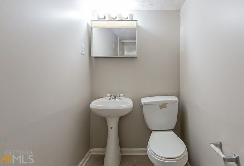 7040 Oak Hl Dr, Austell GA 30168-4929 exterior