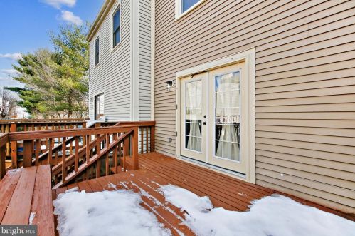 8209 Roxbury Dr, Alexandria VA 22309-3728 exterior