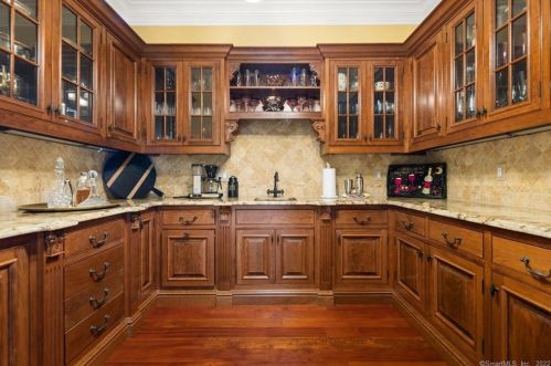 12 Thatcher Ter, Farmington CT 06032-1566 exterior