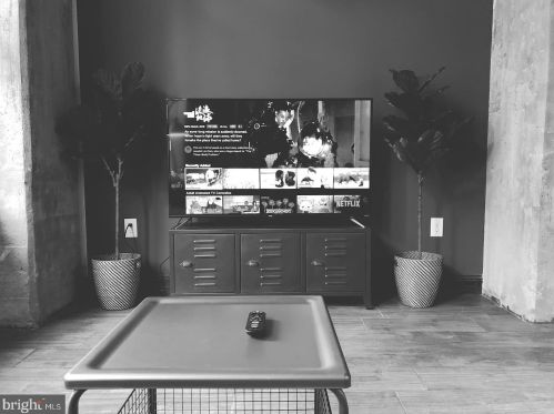 525 11th St, Philadelphia PA  19123-3321 exterior