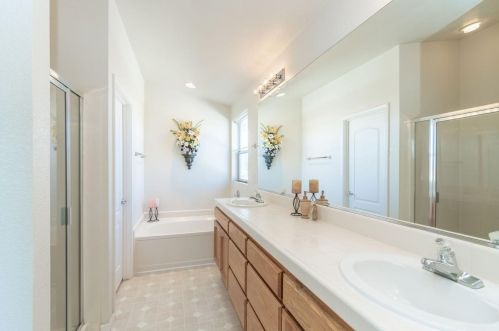 1375 Kerslake Cir, Folsom CA 95630-8460 exterior