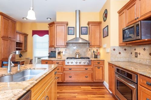 20 Sylvan St, Danvers MA 01923-2754 exterior