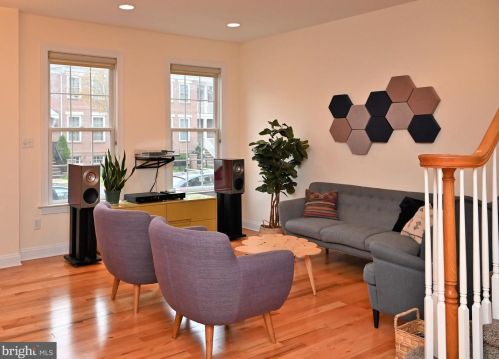 123 Heritage St, Trenton, NJ 08691-4203