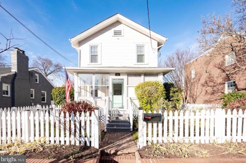 16 Masonic View Ave, Alexandria VA  22301-2204 exterior