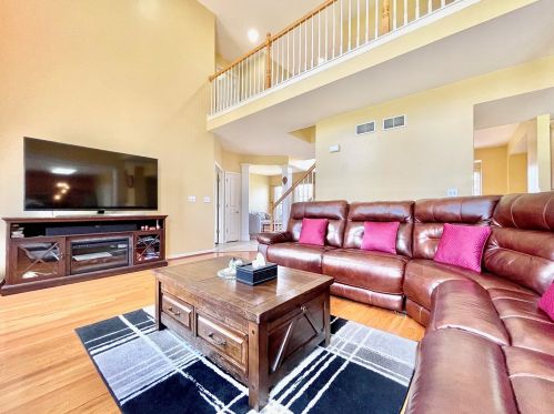 115 Rosewood Dr, Streamwood IL 60107-1581 exterior