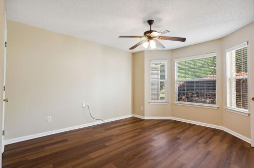 1560 Rogers Crossing Dr, Lithonia GA  30058-7005 exterior