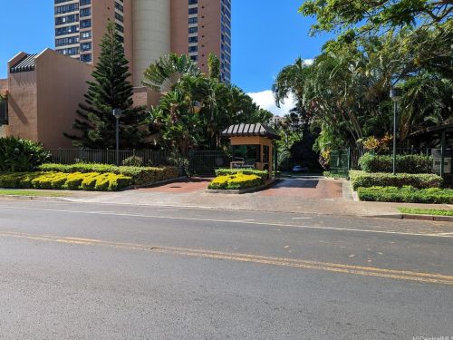 5333 Likini St, Honolulu HI 96818-1762 exterior