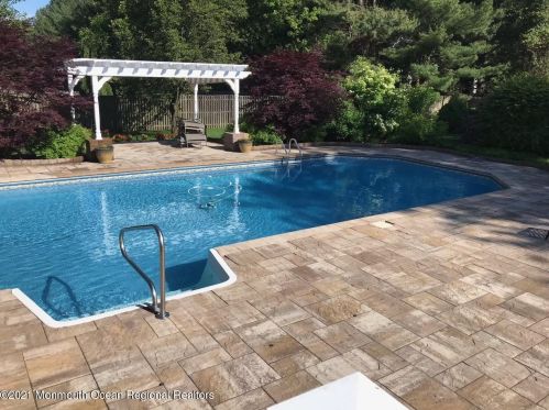 26 Brasch Blvd, Middletown NJ 07748-3161 exterior