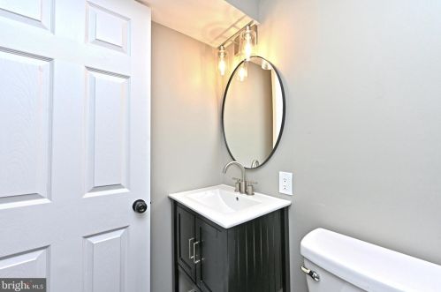 2002 Belle View Blvd, Alexandria VA 22307-1360 exterior