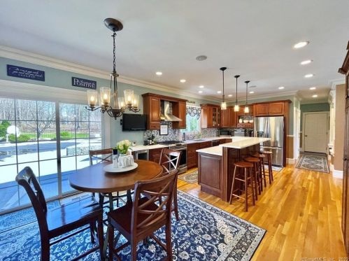 27 Patrick Dr, Seymour CT 06483-2372 exterior