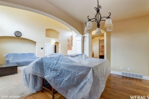 6352 Fish Lk Dr, Taylorsville UT 84081-5579 exterior