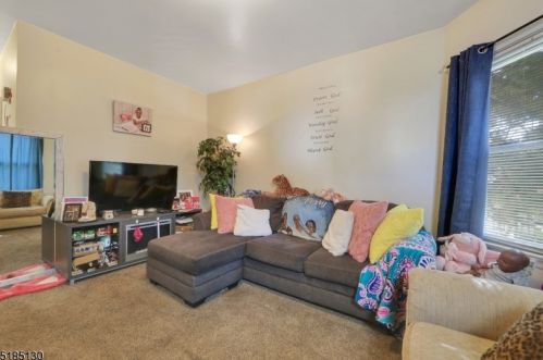 384 Morrissee Ave, Paterson NJ 07508-1311 exterior