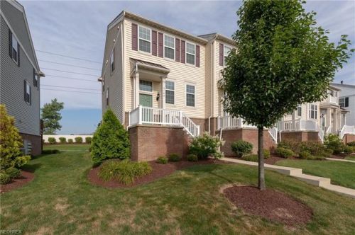 6160 Pointe Dr, Cleveland, OH 44124-5388