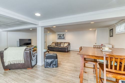 180 Cockonoe Ave, Babylon NY 11702-1904 exterior