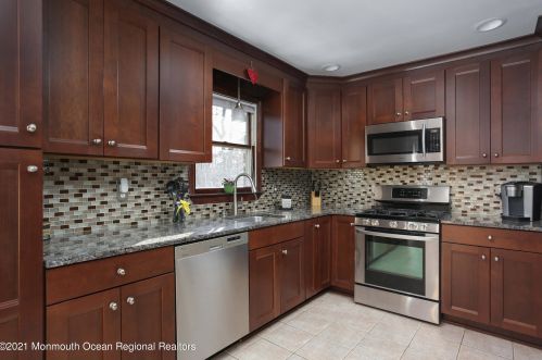 305 Brick Ave, Berkeley Township NJ 08721-3207 exterior