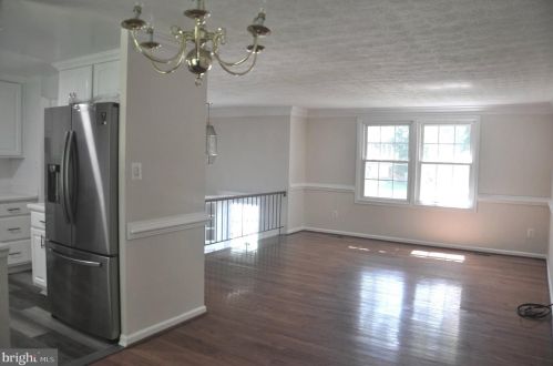 5920 Peregrine Dr, Springfield VA  22015-3352 exterior