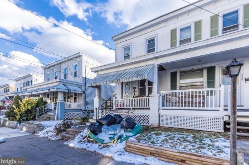 1238 Maple St, Pottstown PA 19464-5822 exterior