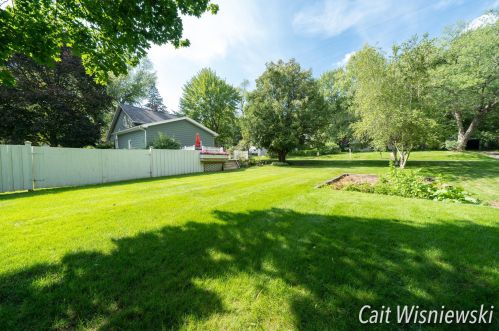 1032 Parkhurst Ave, Grand Rapids MI 49504-3989 exterior