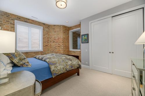 1048 Barry Ave, Chicago IL 60634-4610 exterior