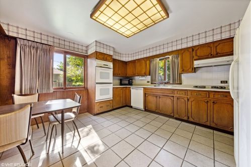 333 Sturges Pkwy, Elmhurst IL 60126-3339 exterior