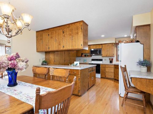 5934 Main St, Maple Plain MN 55359-9359 exterior