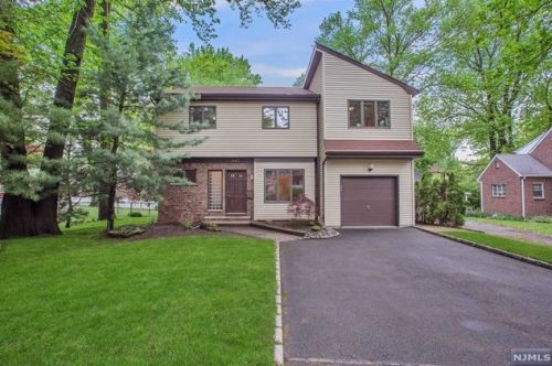 447 11th St, Cresskill NJ  07626-1245 exterior