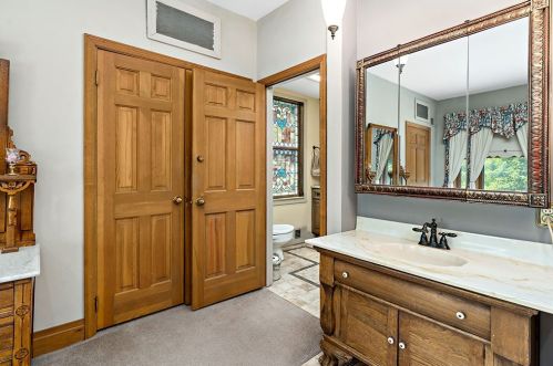 654 Bower Hill Rd, Pittsburgh PA 15243-2040 exterior