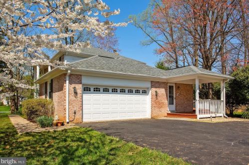 701 Ridge Dr, Mc Lean, VA 22101-1621