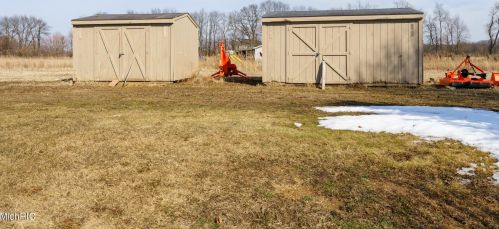 8242 E Ave, Kalamazoo MI 49048-9622 exterior