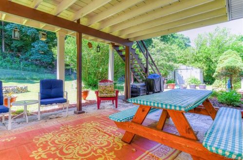 335 Lk Shr Dr, Monroe NY 10950-1814 exterior