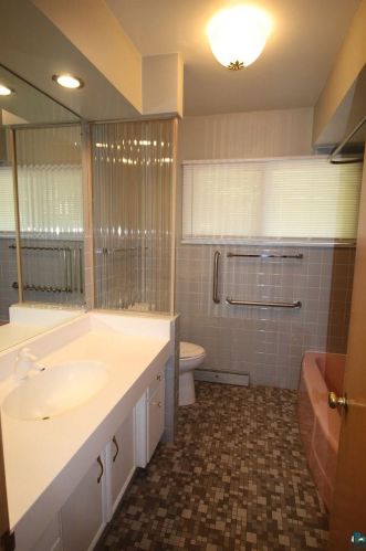 3610 Superior St, Duluth MN 55804-2047 exterior