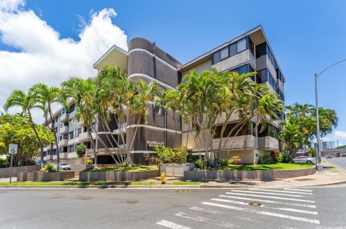 2752 Kaaha St, Honolulu HI 96826-4753 exterior