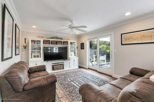 218 Oxford Ave, Red Bank NJ 07704 exterior