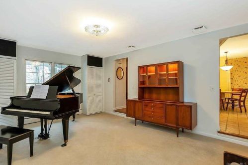 89 Luyster St, Huntington Station NY 11746-4422 exterior