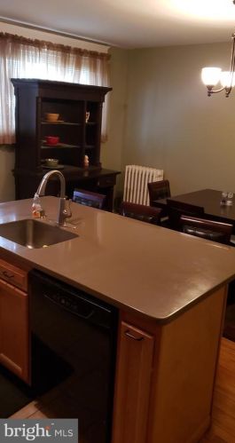 9 End Ave, Camden NJ 08109-1850 exterior