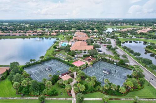 9800 Nuova Way, Fort Pierce FL 34986-2825 exterior