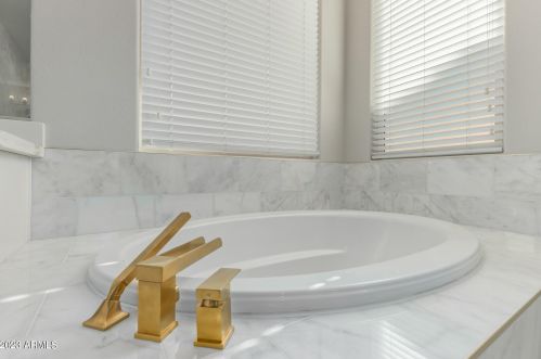 21713 38th Way, Phoenix AZ  85050-4923 exterior