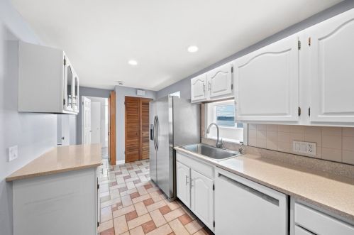 7 Dorchester St, Quincy, MA 02171-1152