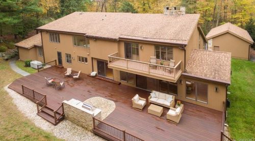 13 Hemlock Holw Rd, Armonk NY 10504-3010 exterior