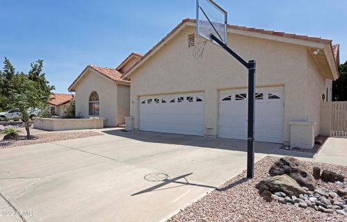 401 Mcnair St, Chandler AZ 85225-1826 exterior