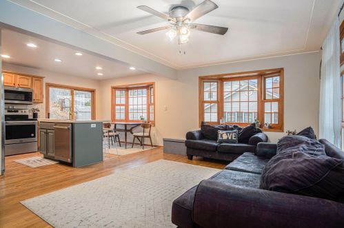 1010 Central Ave, Meskegon MI  49445-2947 exterior