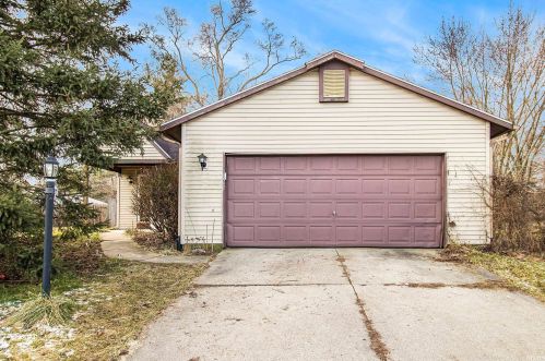 625 Lovechio Dr, Mishawaka, IN 46544-5637