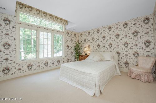 158 Clapboard Rdg Rd, Greenwich CT 06831-3351 exterior