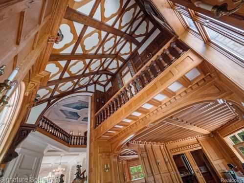 2009 Victoria Hl, Rochester MI exterior