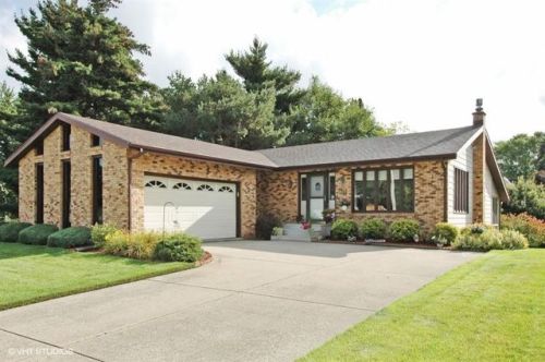 413 Clinton St, Horicon, WI 53032-1569