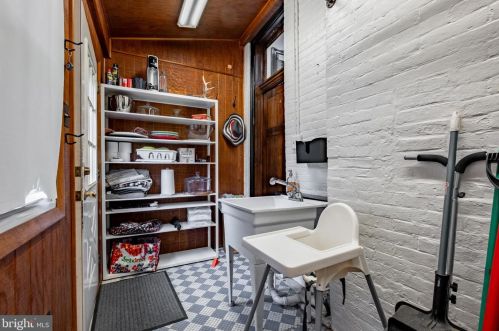 526 Girard Ave, Philadelphia PA 19130-1617 exterior