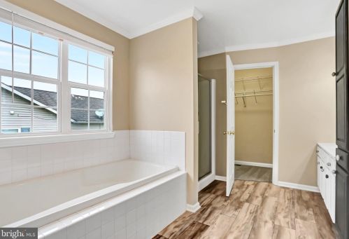 10 Lexington Dr, Hanover PA 17331-8657 exterior