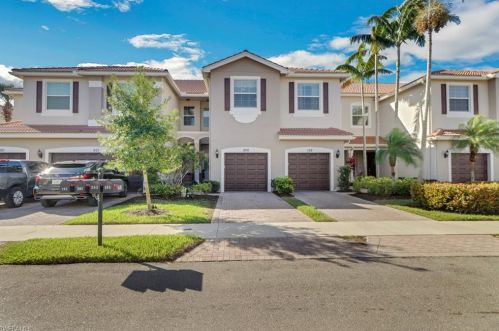 6548 Monterey Pt, Naples, FL 34105-5075
